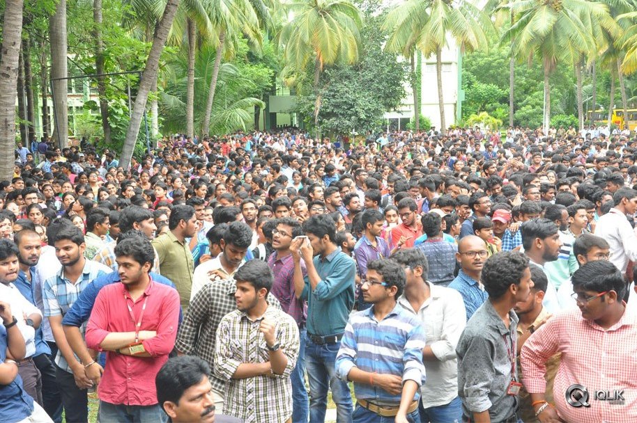 Nene-Raju-Nene-Mantri-Movie-Team-at-K-L-University